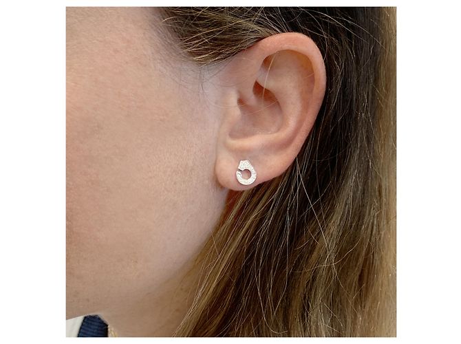 Orecchini Dinh Van, "Manette" in oro bianco e diamanti. - vista 6