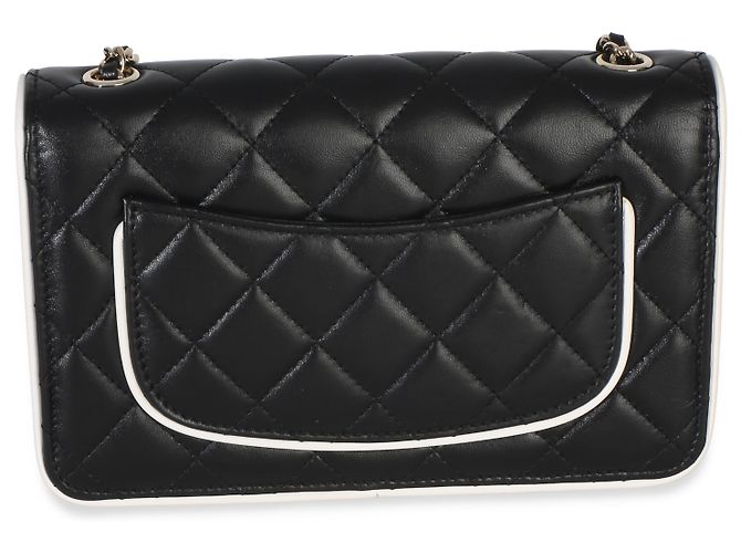 Chanel 26P Black White gesteppte Lammhaut Schultertasche mit CC-Resin-Verschluss Schwarz Weiß - Ansicht 2