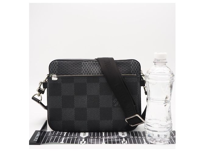 Borsa a tracolla Louis Vuitton Damier Graphite 3D Trio Messenger Marrone Nero - vista 3
