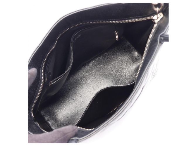Borsa Tote Chanel Reissue in nero - vista 3