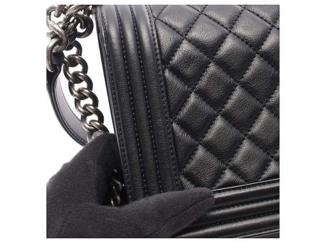 Borsa a tracolla Boy di Chanel in agnello nero - vista 8