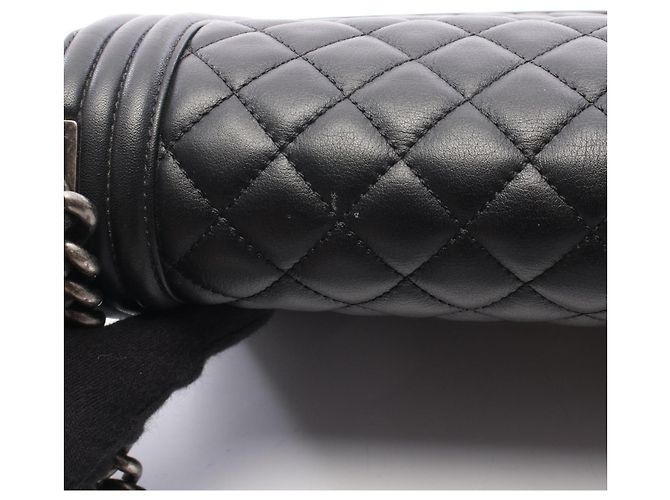 Borsa a tracolla Boy di Chanel in agnello nero - vista 9