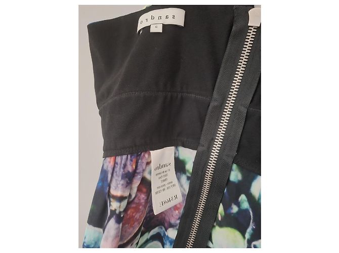 Sandro Kleid mit Blumenprint. Seide Schwarz Mehrfarben - Ansicht 4