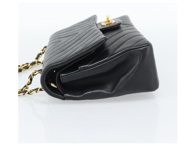 Chanel Timeless - Classic Double Flap Chevron Pelle di Vitello Medium Nero - vista 3