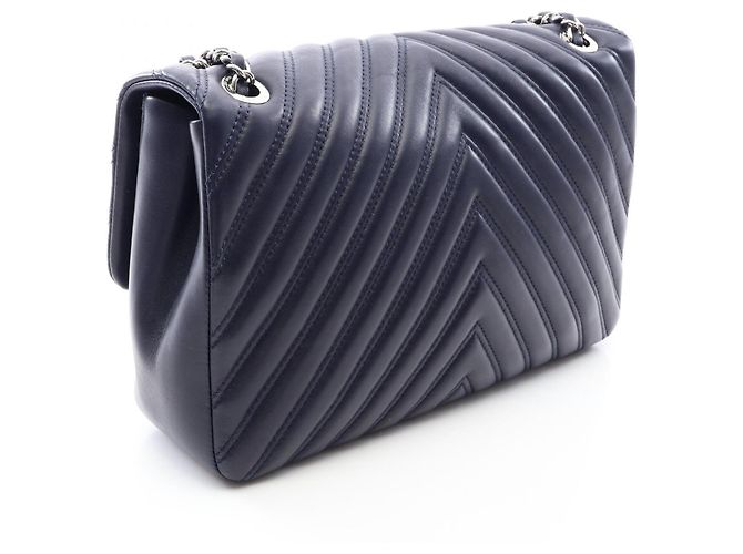 Borsa a tracolla Chanel Chevron V-stitch Chain Blu navy - vista 2