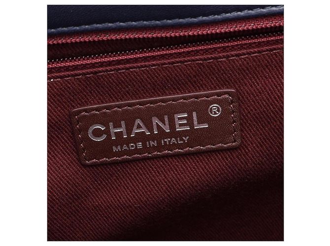 Borsa a tracolla Chanel Chevron V-stitch Chain Blu navy - vista 4
