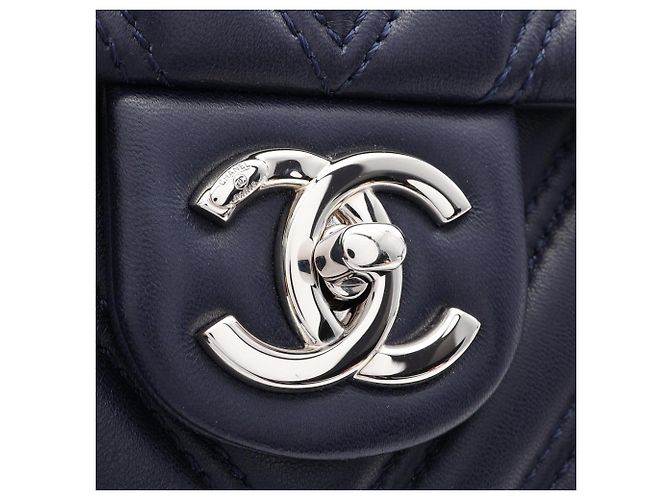 Borsa a tracolla Chanel Chevron V-stitch Chain Blu navy - vista 7
