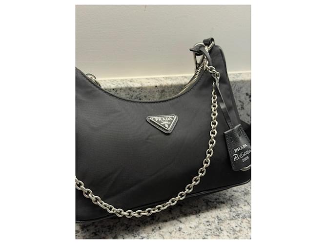 Prada Re-Edition 2005 Mini Borsa in Nylon Nero - vista 2