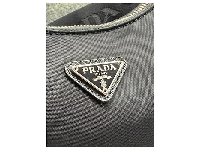 Prada Re-Edition 2005 Mini Borsa in Nylon Nero - vista 7