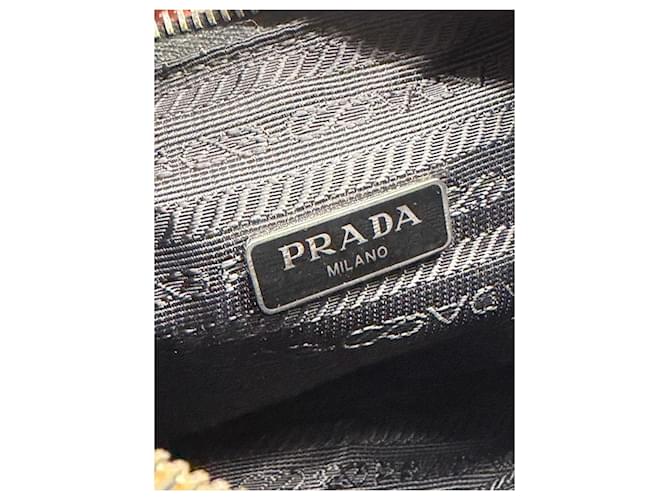 Prada Re-Edition 2005 Mini Borsa in Nylon Nero - vista 9