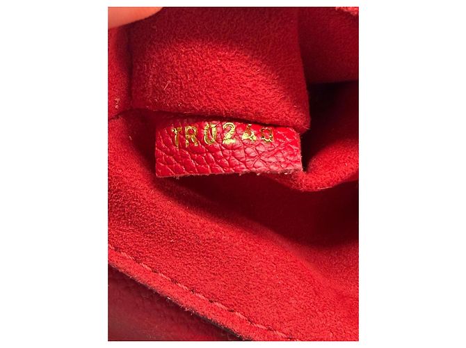 Borsa a tracolla Louis Vuitton Vavin Monogram Empreinte Twist MM in pelle rossa Rosso - vista 10