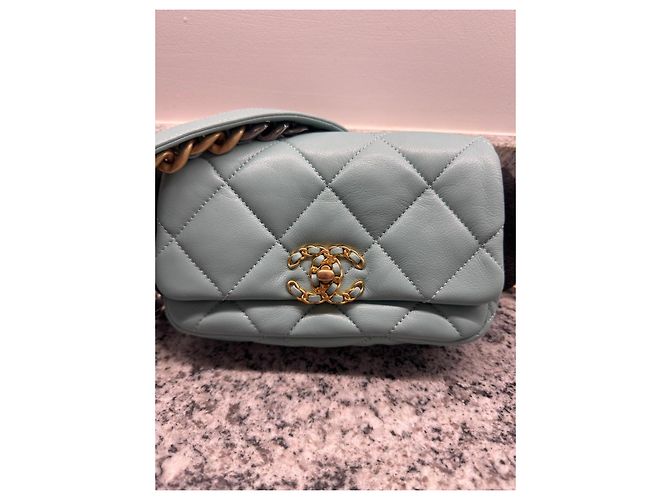 Bolsa Chanel 19 Flap em pele de cordeiro azul claro - vista 4