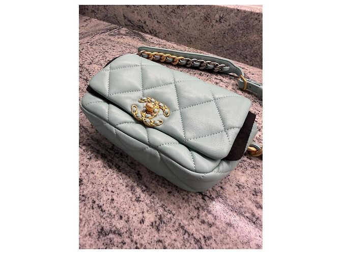 Bolsa Chanel 19 Flap em pele de cordeiro azul claro - vista 6