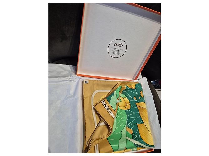 Hermès Seidentuch Fleurs de Lotus Grün Gelb - Ansicht 5