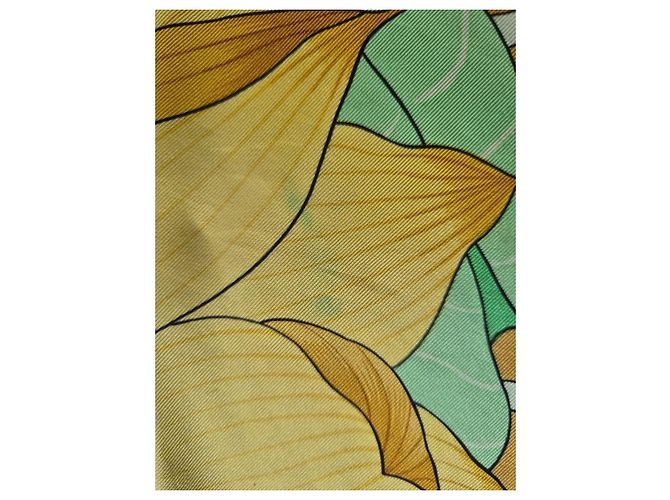 Hermès Seidentuch Fleurs de Lotus Grün Gelb - Ansicht 7