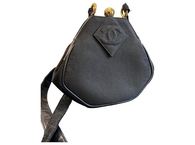 Borsa a tracolla 1992 Chanel CC Nylon Diamond Stitch Kiss Lock - vista 2
