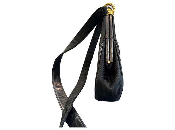 Borsa a tracolla 1992 Chanel CC Nylon Diamond Stitch Kiss Lock - vista 3