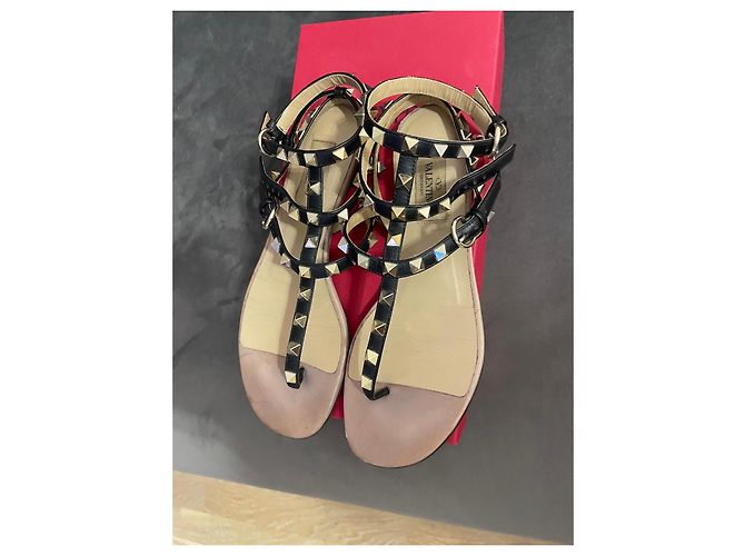 Valentino Garavani Sandali Rockstud Nero Gold hardware - vista 2