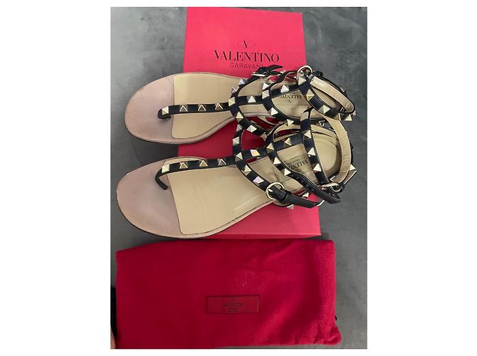 Valentino Garavani Sandali Rockstud Nero Gold hardware - vista 6