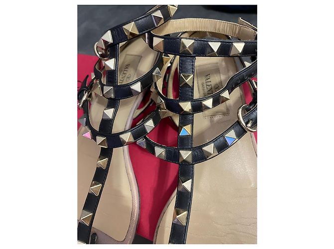 Valentino Garavani Sandali Rockstud Nero Gold hardware - vista 8