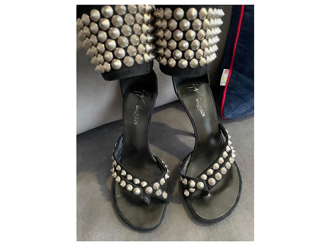 Balmain x Giuseppe Zanotti Sandali con tacco in scamosciato nero con borchie - vista 4