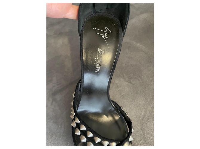 Balmain x Giuseppe Zanotti Sandali con tacco in scamosciato nero con borchie - vista 8