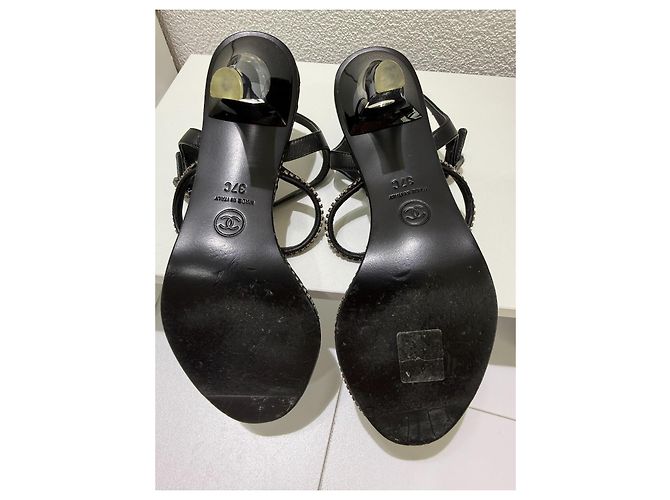 Chanel Sandali in raso nero cristalli tacco lucite - vista 11