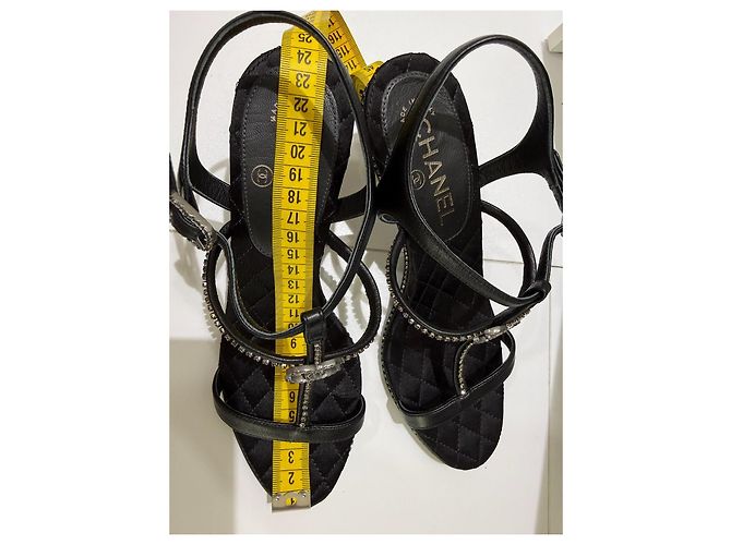 Chanel Sandali in raso nero cristalli tacco lucite - vista 13