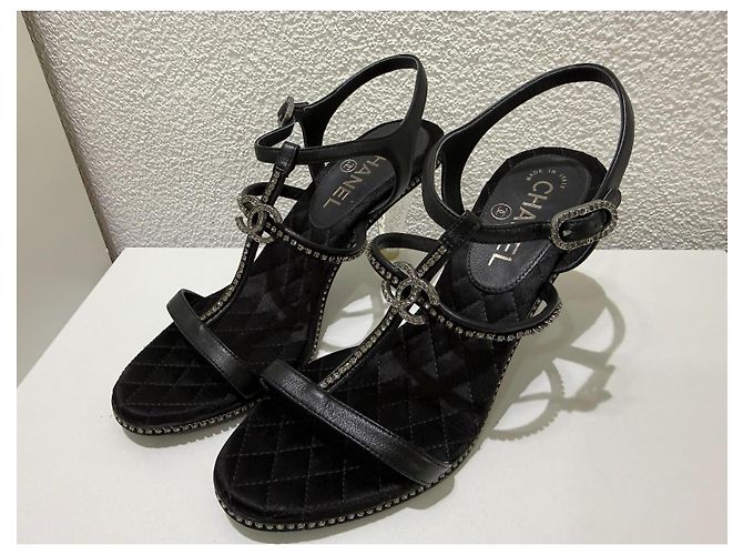 Chanel Sandali in raso nero cristalli tacco lucite - vista 2