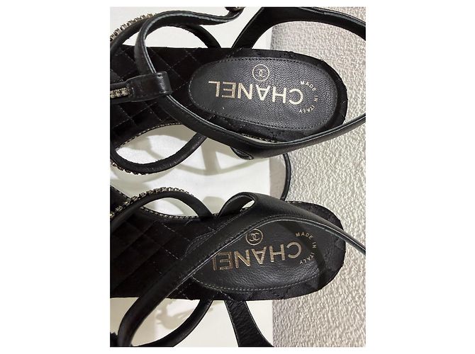 Chanel Sandali in raso nero cristalli tacco lucite - vista 5