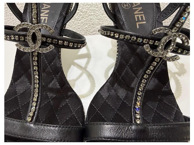 Chanel Sandali in raso nero cristalli tacco lucite - vista 6
