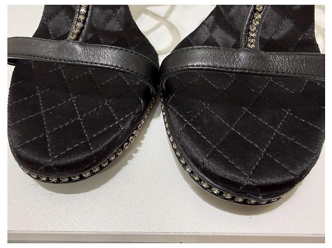 Chanel Sandali in raso nero cristalli tacco lucite - vista 7