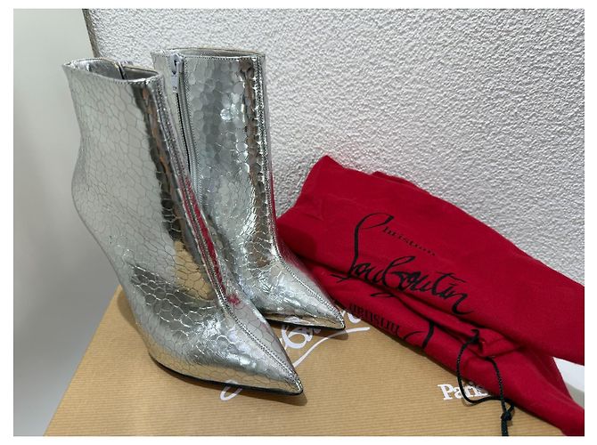 Christian Louboutin So Kate Booty 100 Stivaletti Argento Specchio Martellato - vista 11