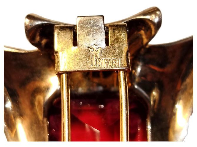Autre Marque Spilla Clip Crown Trifari Argento Sterling e Vetro Rosso D'oro - vista 7