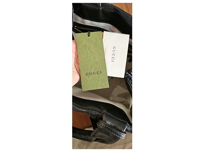 Bolsa Gucci em couro preto acolchoado com logo GG - vista 11