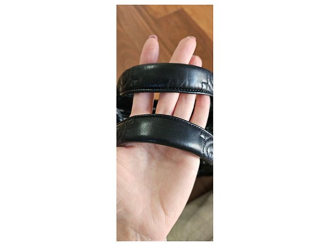 Bolsa Gucci em couro preto acolchoado com logo GG - vista 12