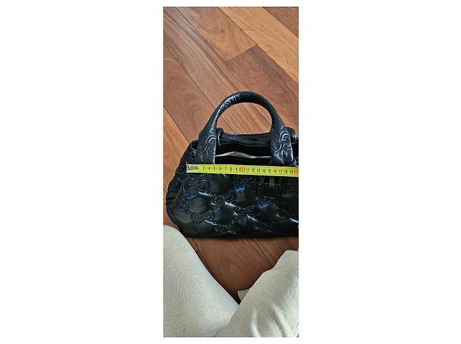 Bolsa Gucci em couro preto acolchoado com logo GG - vista 13