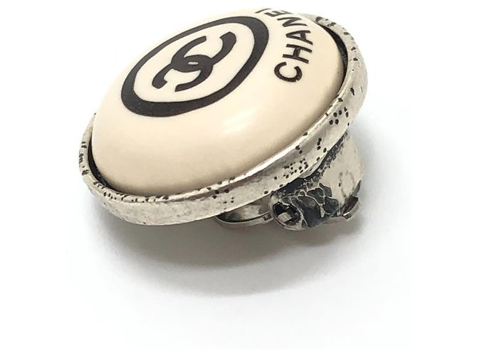 Pendientes de clip CHANEL Coco Mark Circle Button Plata Blanco - vista 10