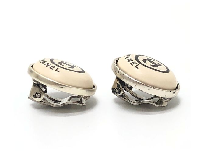 Pendientes de clip CHANEL Coco Mark Circle Button Plata Blanco - vista 9