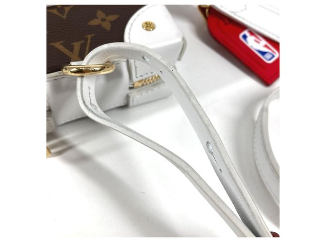 Louis Vuitton M80102 LV × NBA Soft Trunk Phone Box Crossbody Bag Castaño Blanco Monograma - vista 5