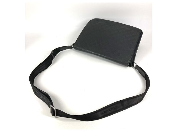 Borsa a tracolla Louis Vuitton Damier Infini District MM Nero - vista 16