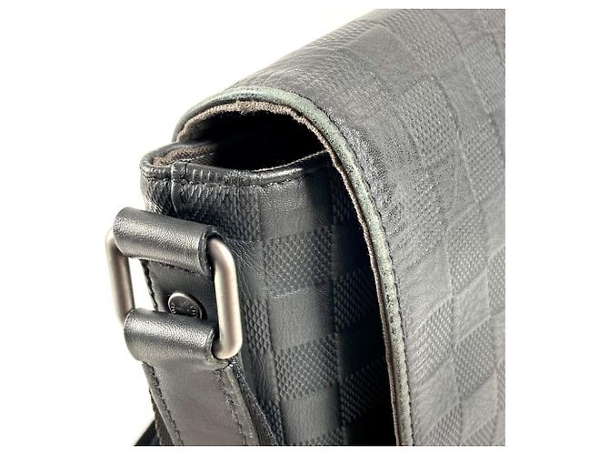 Borsa a tracolla Louis Vuitton Damier Infini District MM Nero - vista 17