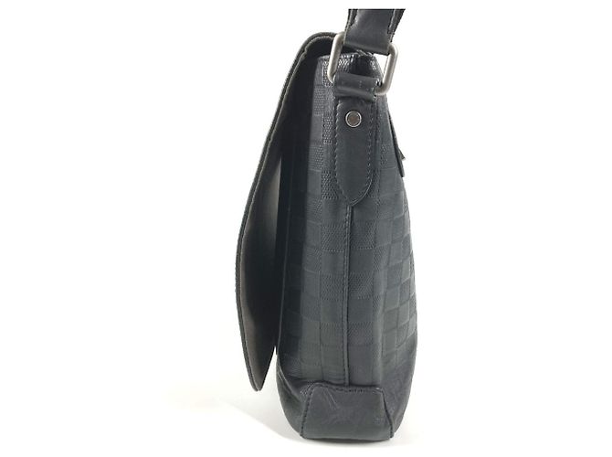 Borsa a tracolla Louis Vuitton Damier Infini District MM Nero - vista 3
