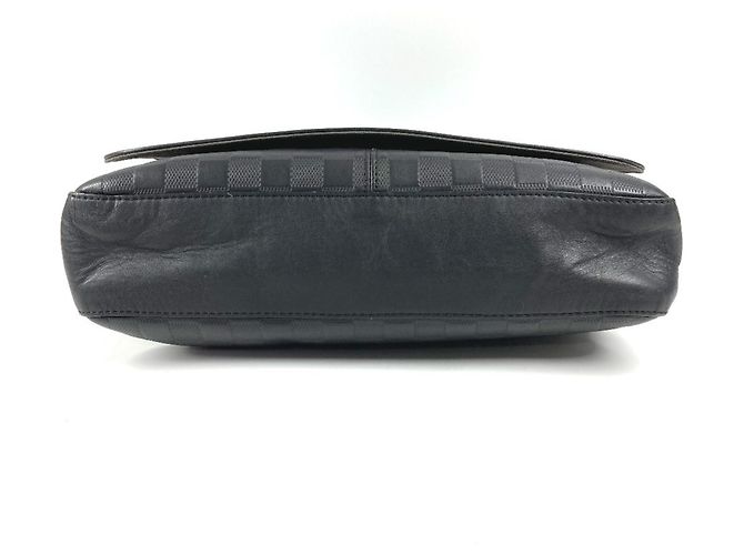 Borsa a tracolla Louis Vuitton Damier Infini District MM Nero - vista 5