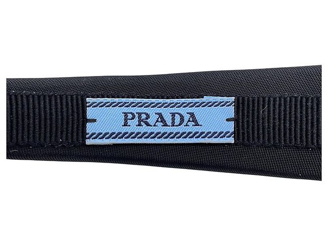 Cerchietto in Re-Nylon con triangolo Prada Nero - vista 9