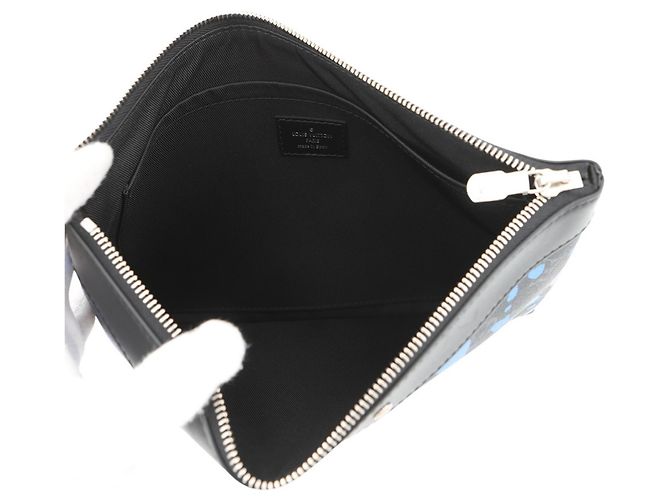Pochette Louis Vuitton Monogram Eclipse Pochette To Go Clutch Bag Nero Multicolore Monogramma - vista 5
