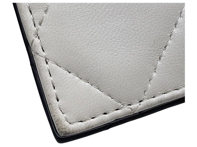 Portafoglio con catena Chanel in bianco e nero - vista 10