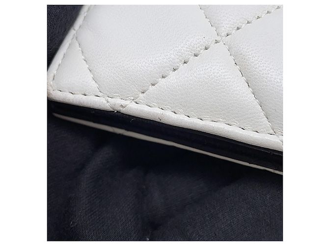 Portafoglio con catena Chanel in bianco e nero - vista 11