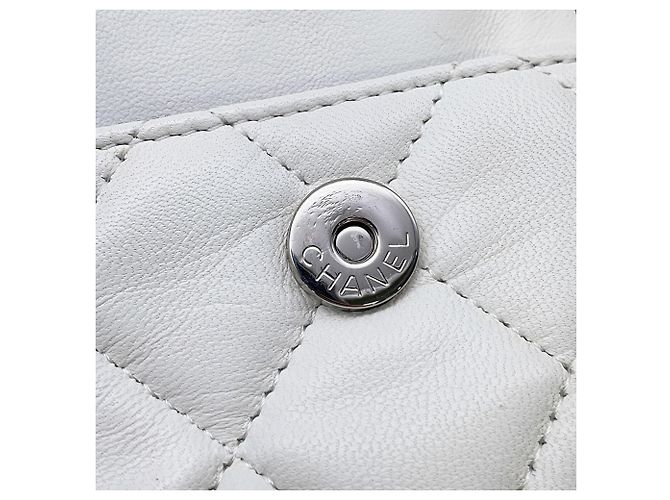Portafoglio con catena Chanel in bianco e nero - vista 14