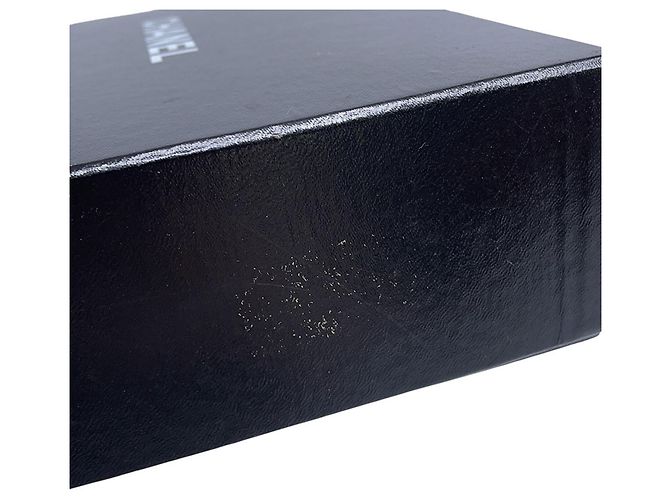Portafoglio con catena Chanel in bianco e nero - vista 16